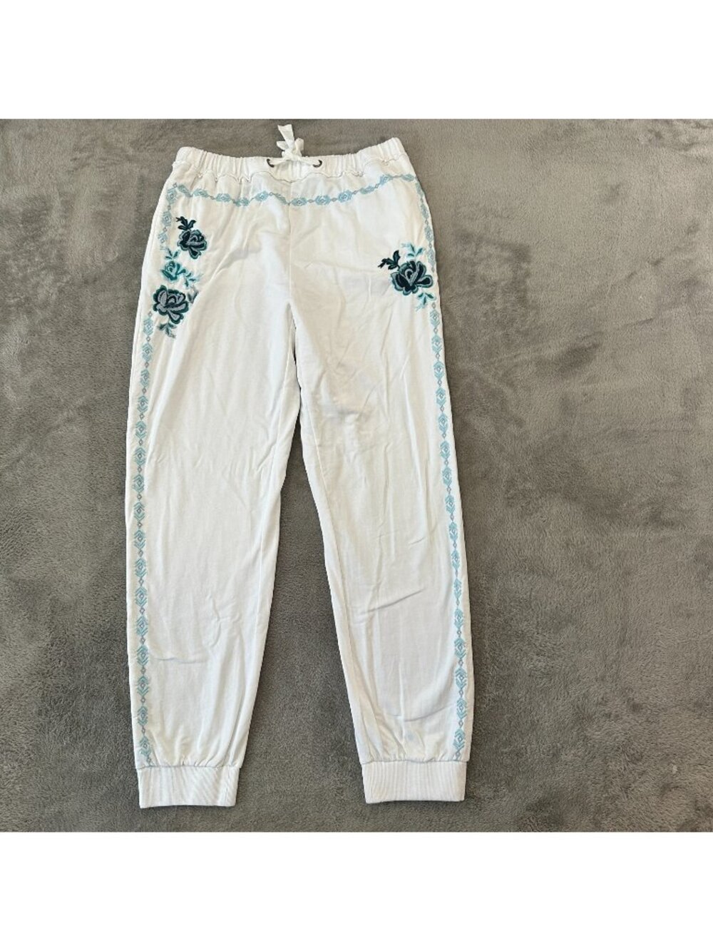 Sundance White Blue Embroidered Pants Joggers Women's MEDIUM Stretch Cotton